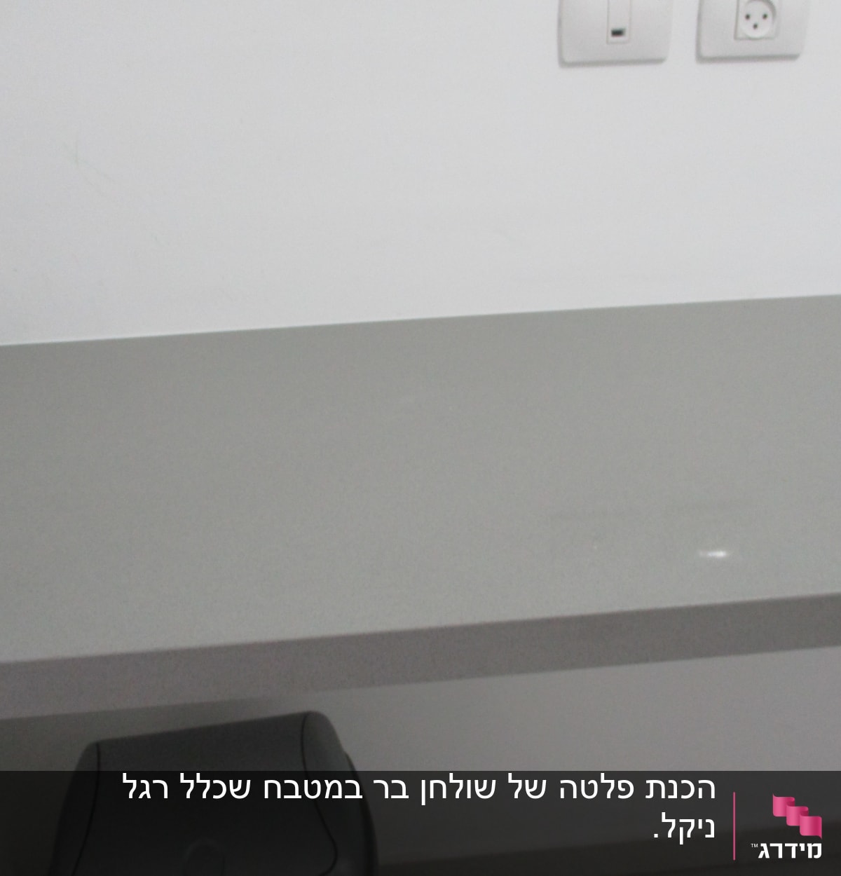 משטח שיש אפור חלק ונקי